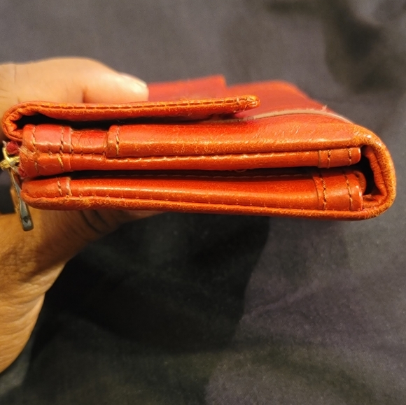 Fossil Crimson Red Leather Ellis Clutch. Double Snap closure front - Picture 7 of 14